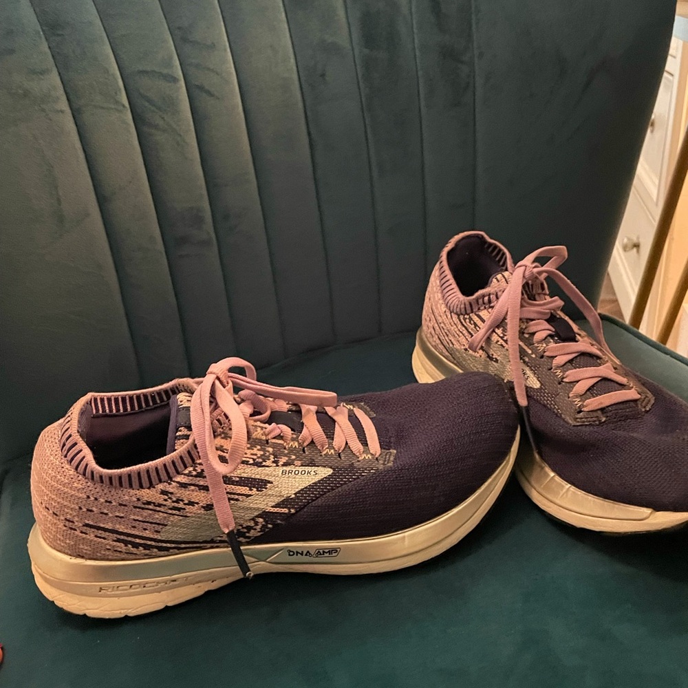 Brooks tennis shoes